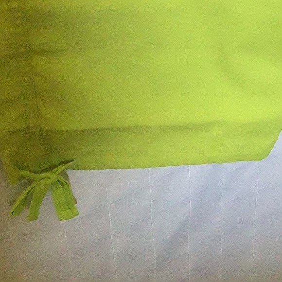 Caribbean Joe and Company size 8 lime, green capris - Picture 6 of 7